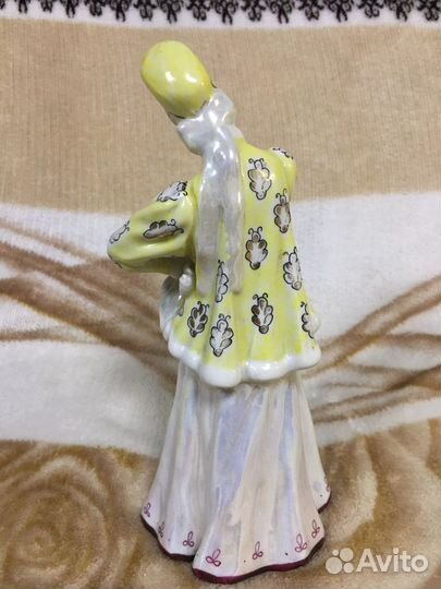 Фарфоровая статуэтка