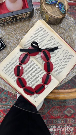 Красное ожерелье