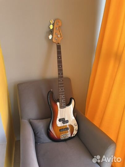 Бас гитара Squier Precision Bass