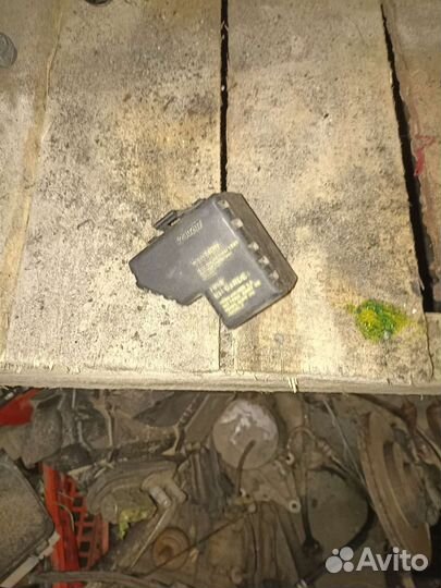 Крышка блока Saab 900