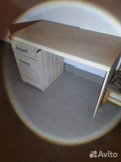 Письменный стол с полкой