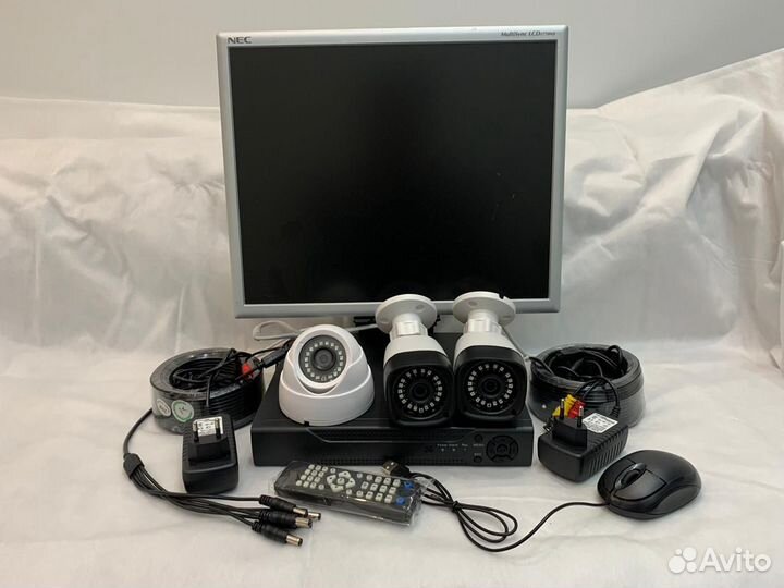 Комплект видеонаблюдения с монитором и 3 камерами