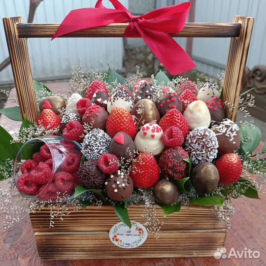 Съедобные букеты, клубника в шоколаде