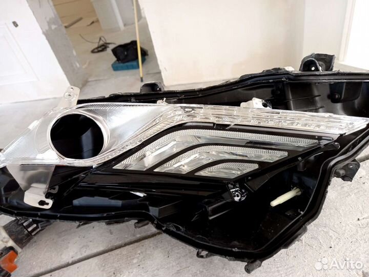 Камри v70 правая фара и левая рейстайлинг