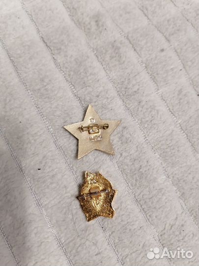 Значки- октябренок и пионерский