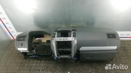 Панель приборов (торпедо) opel zafira B (4BR17IS01