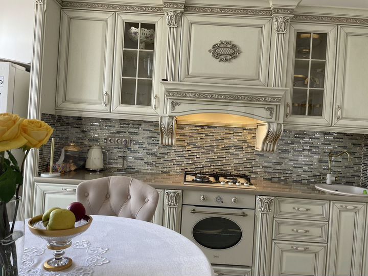 2-к. квартира, 80 м², 4/4 эт.