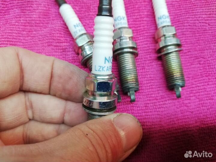 Свечи зажигания NGK lzkar6AP11