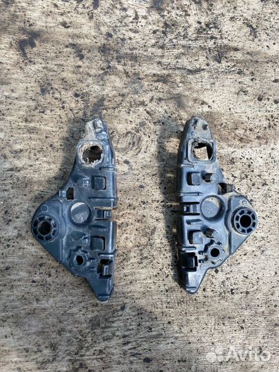 Кронштейн переднего бампера правый Renault Fluence