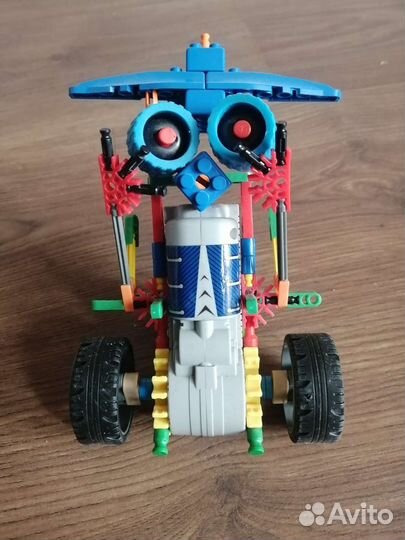 Робот с мотором