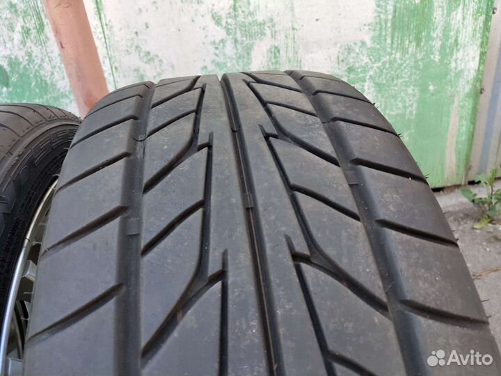 Nitto NT555 Extreme ZR 245/40 R20 и 275/35 R20 99W