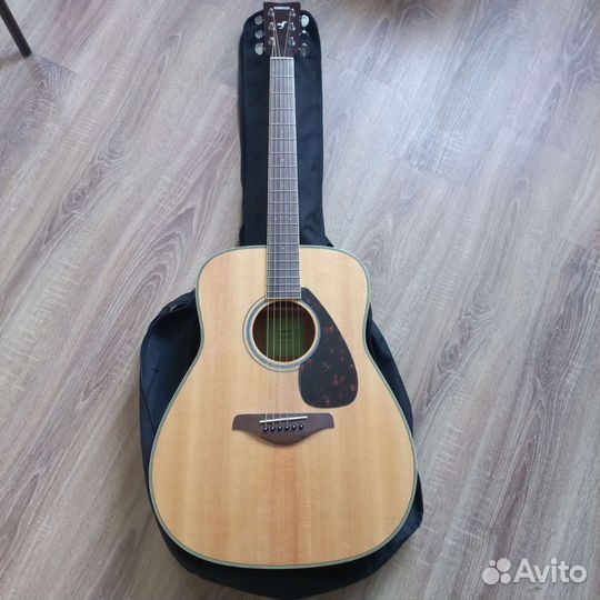 Акустическая гитара yamaha