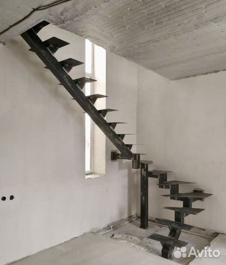 Металлокаркас Лестницы на Монокосоуре в Коттедж