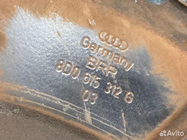 Кожух тормозного диска передний правый Audi A6