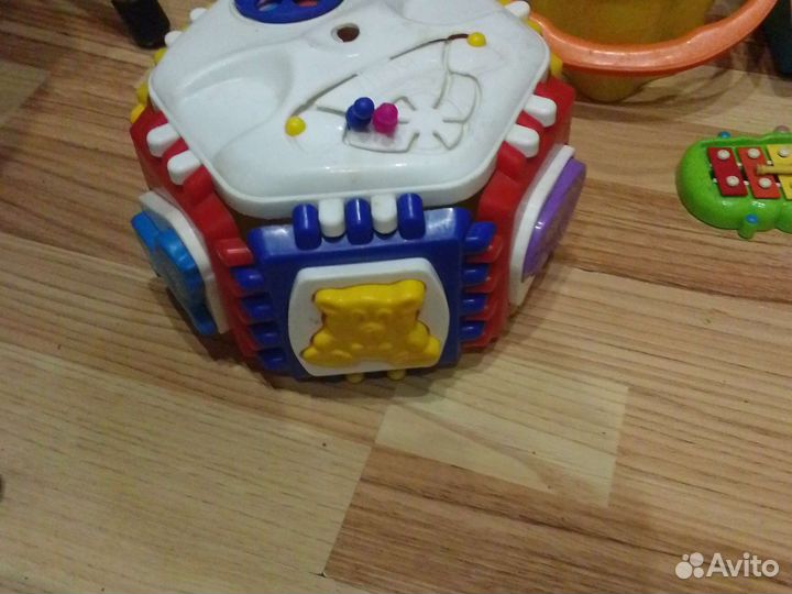 Корзинка для игрушек с игрушками