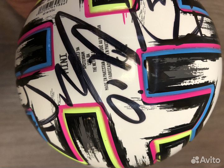 Мяч Euro 2020 с автографами игроков сборной России