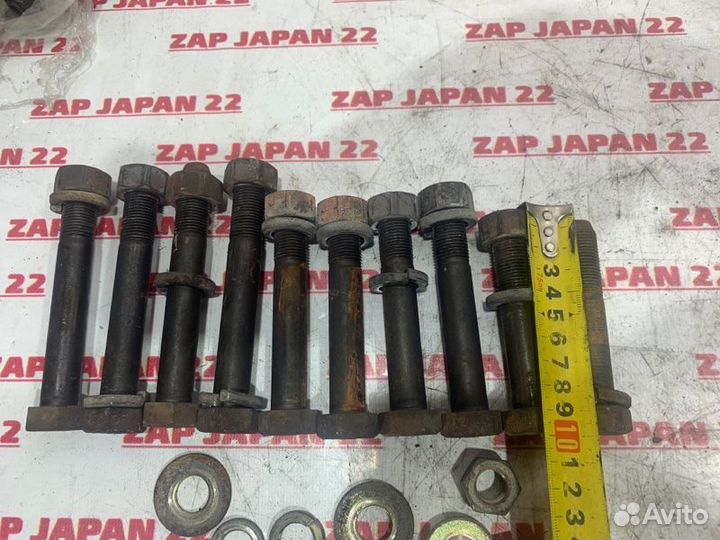 Болты подвески задние Mitsubishi Delica PE8W 4M40