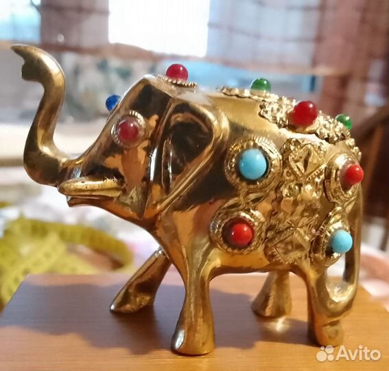Фигурка слона. Индия. Латунь