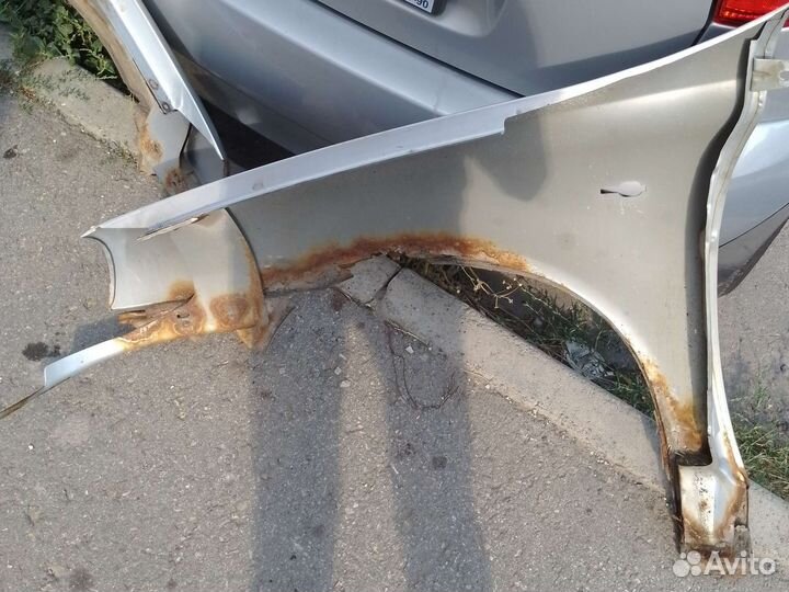 Продам правое крыло калина 1