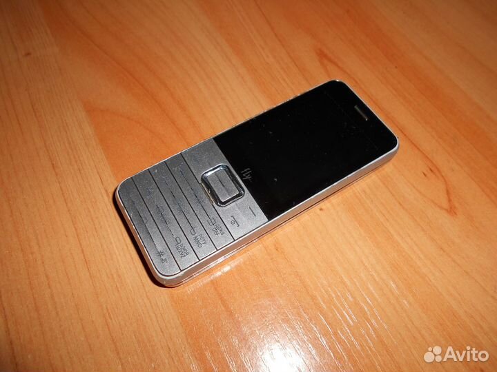 Кнопочный телефон Fly DS120