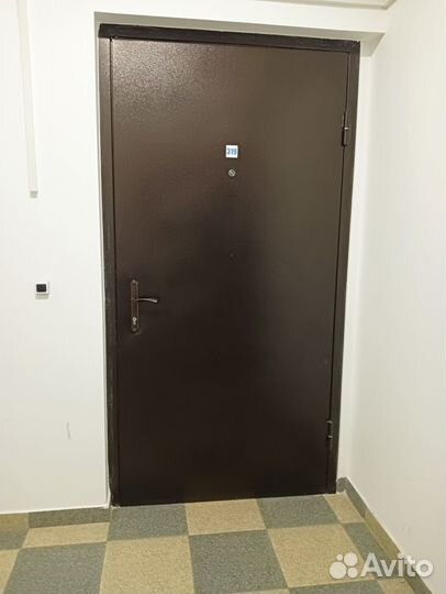 Дверь входная металлическая от застройщика