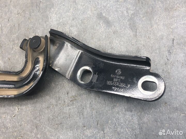 Левая петля багажника пассат б6