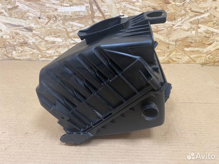 Корпус воздушного фильтра Audi A4 8E AUK 2006