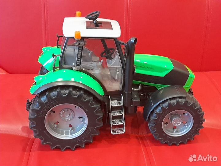 Bruder: трактор
