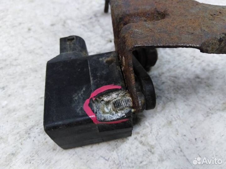 Датчик уровня подвески 4B0907503A