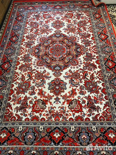 Ковер шерстяной ручной работы