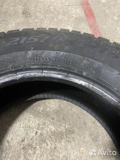 Pirelli Ice Zero 215/65 R16 102T