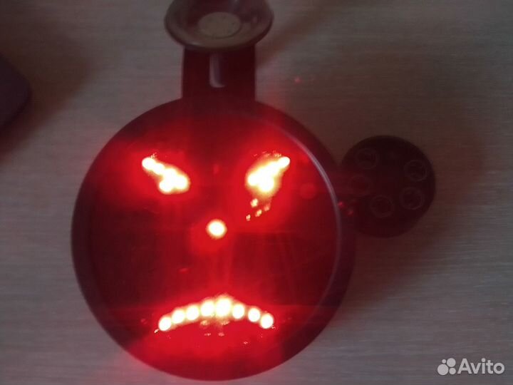 Смайлик электронный на стекло