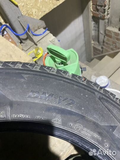 Bridgestone Blizzak DM-V2 235/60 R18 107S