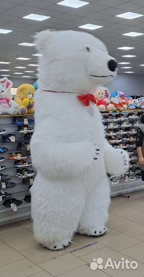 Белый мишка на праздник