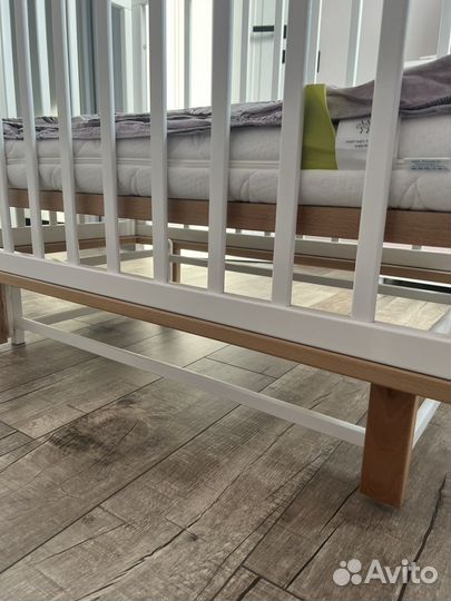 Кроватка детская happy baby mirra с маятником