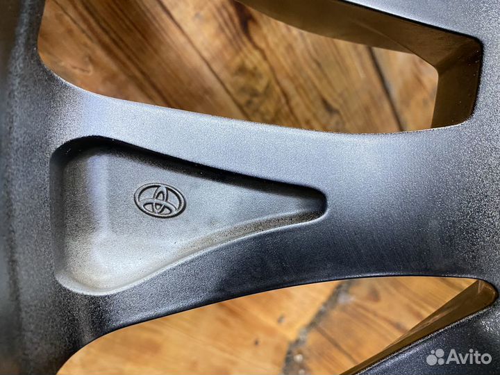 R20 Michelin XLD D2 275/55, PCD 6x139.7 DIA 95.1