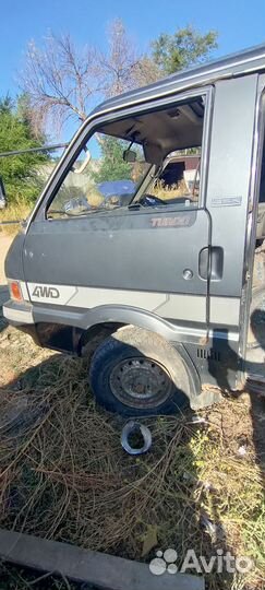 Дверь Mazda Bongo левая передняя SSF8R