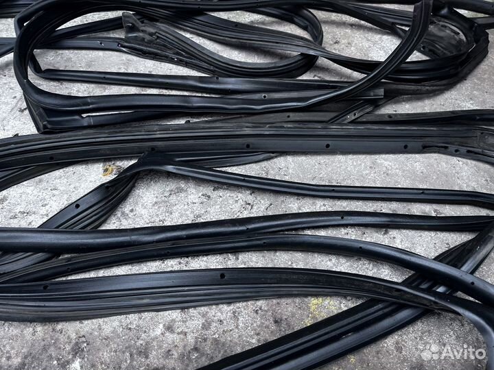 Резиновые уплотнители на двери хонда аккорд CL9