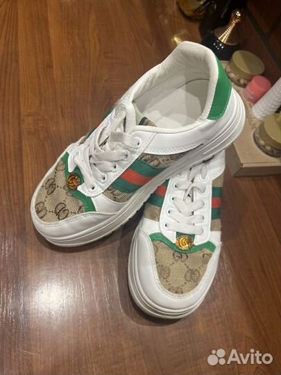 Кроссовки женские 36 размер