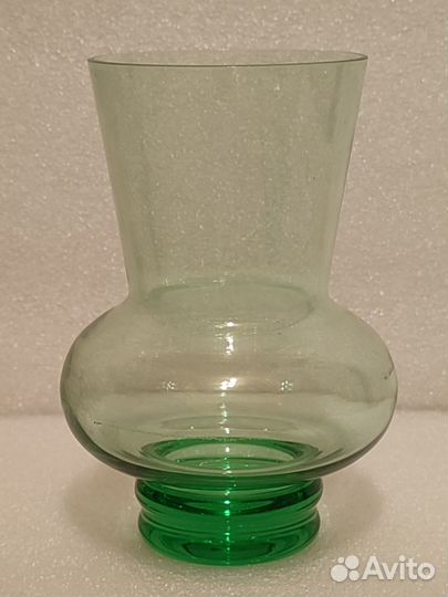 Ваза маленькая. Мини. Вазочка. Зелёное стекло