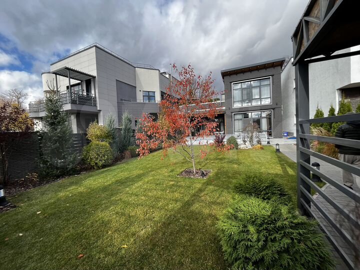 Дом 320 м² на участке 6 сот.