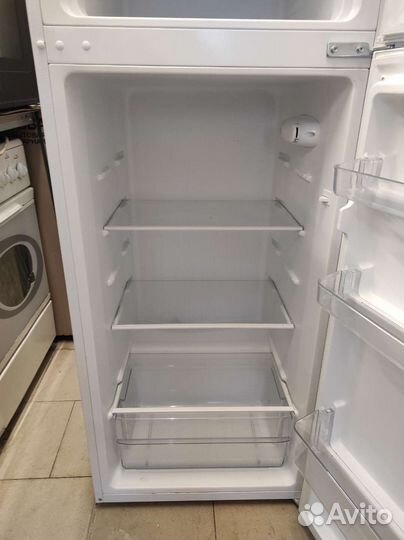 Холодильник Hi, 144см, бу 1 год