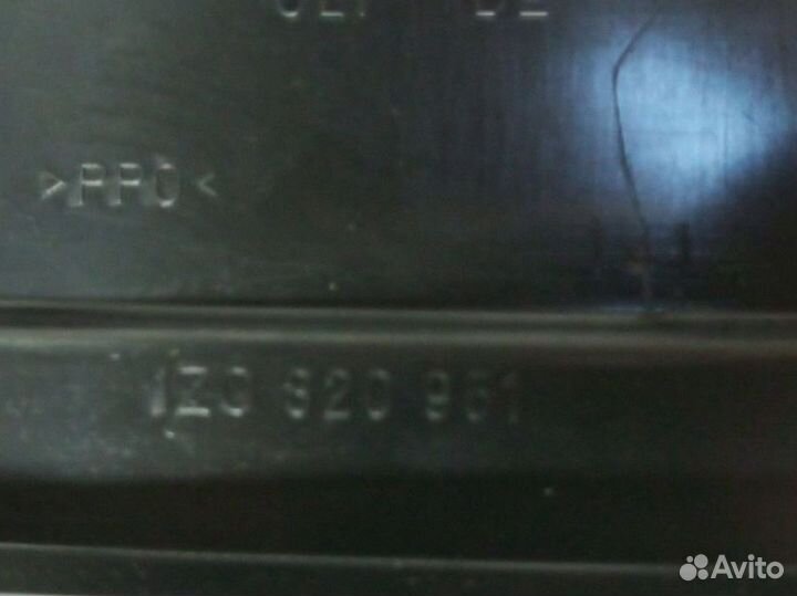 Решетка вентиляц с бардачком и аварийной кнопкой S