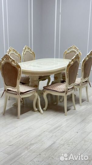 Стол и стулья