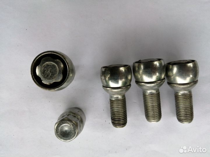 Болты колесные секретные на skoda, VW