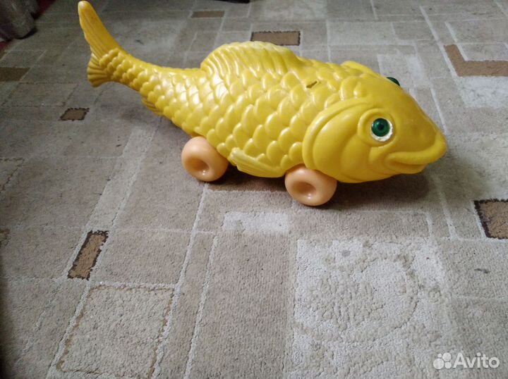 Детская игрушка на колесиках, пластмассовая, СССР