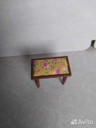 Мебель для кукольного домика. Пуфик