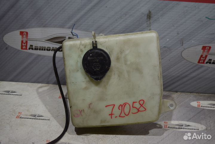 Бачок омывателя c Toyota Mark II GX100 1G-FE