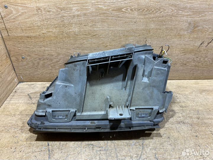 Фара передняя правая Mercedes W124 дорест 141730