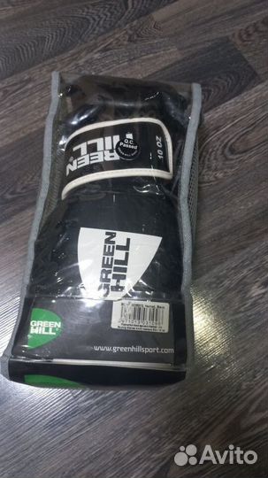Боксерские перчатки 10 oz green hill новые. В уп